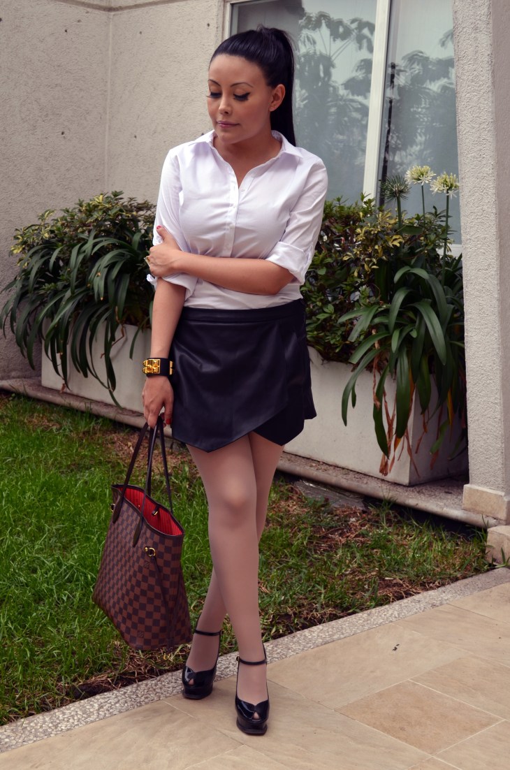 BLACK, WHITE AND GOLD LOOK 1