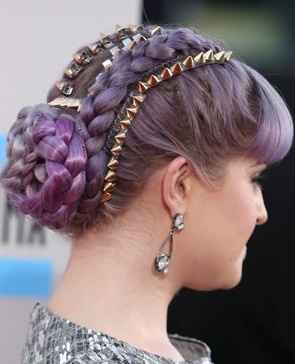 Kelly-Osbournes-Edgy-New-Haircut-Hairstyle-for-Wedding-events